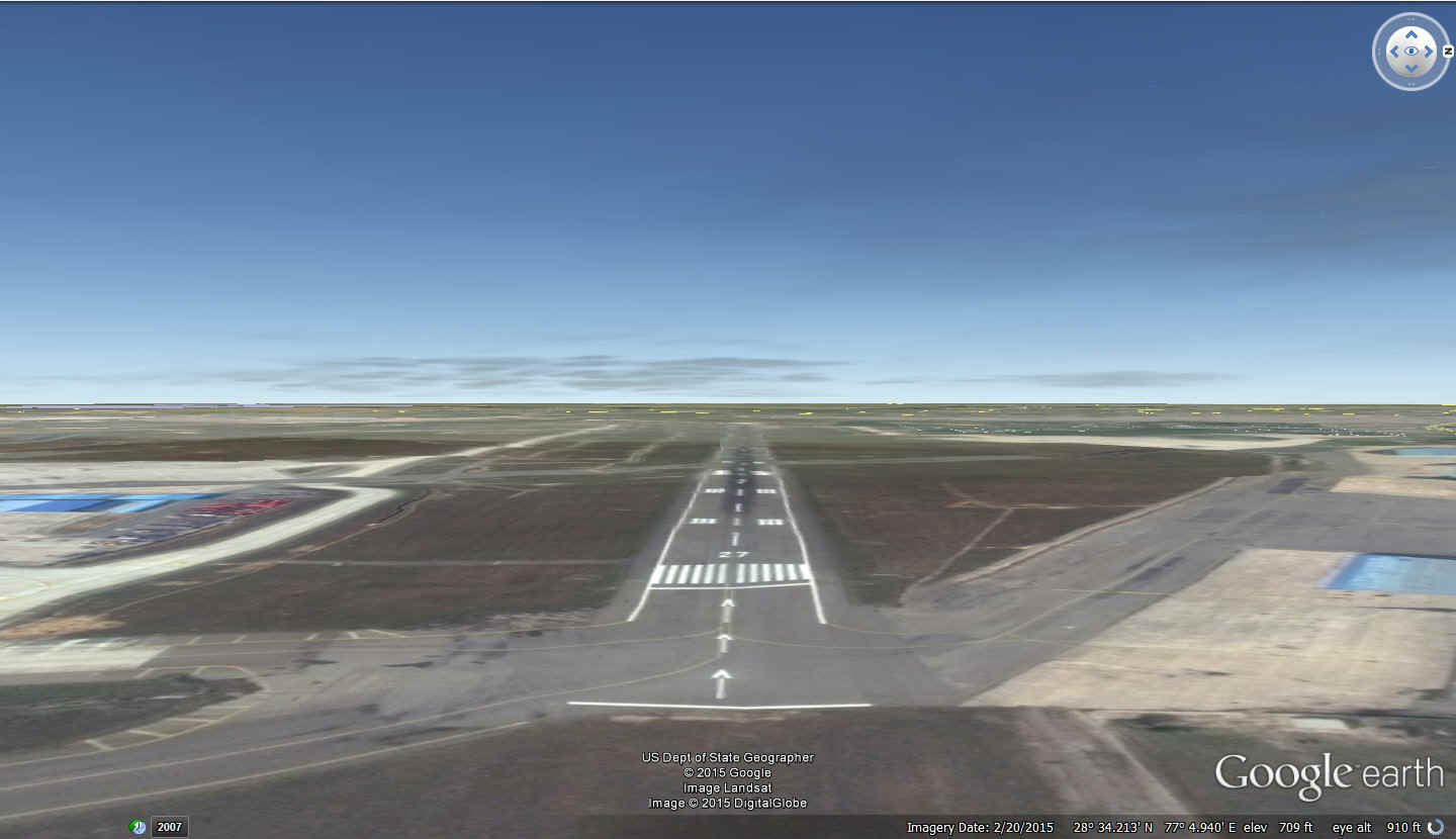 Delhi_runway27.jpg (138520 bytes)